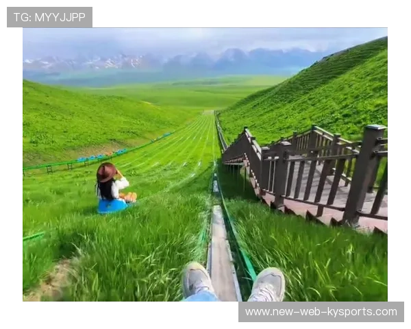 _极限滑草赛：在坡地上体验速度奇迹_，滑草滑道视频