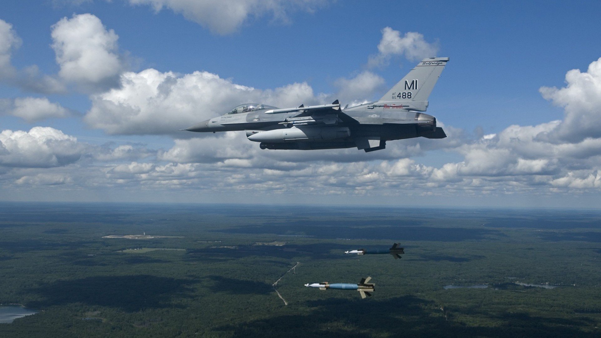 史密斯决赛全程保持领先优势，史密斯赛道